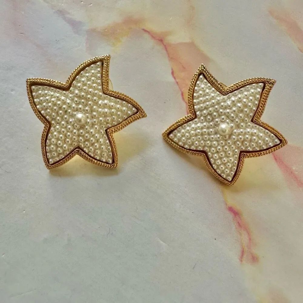 Avon starfish faux pearl gold tone earrings